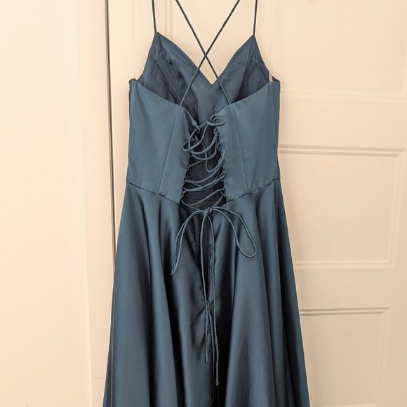 Dress for special occasions. - Picture 3 of 8